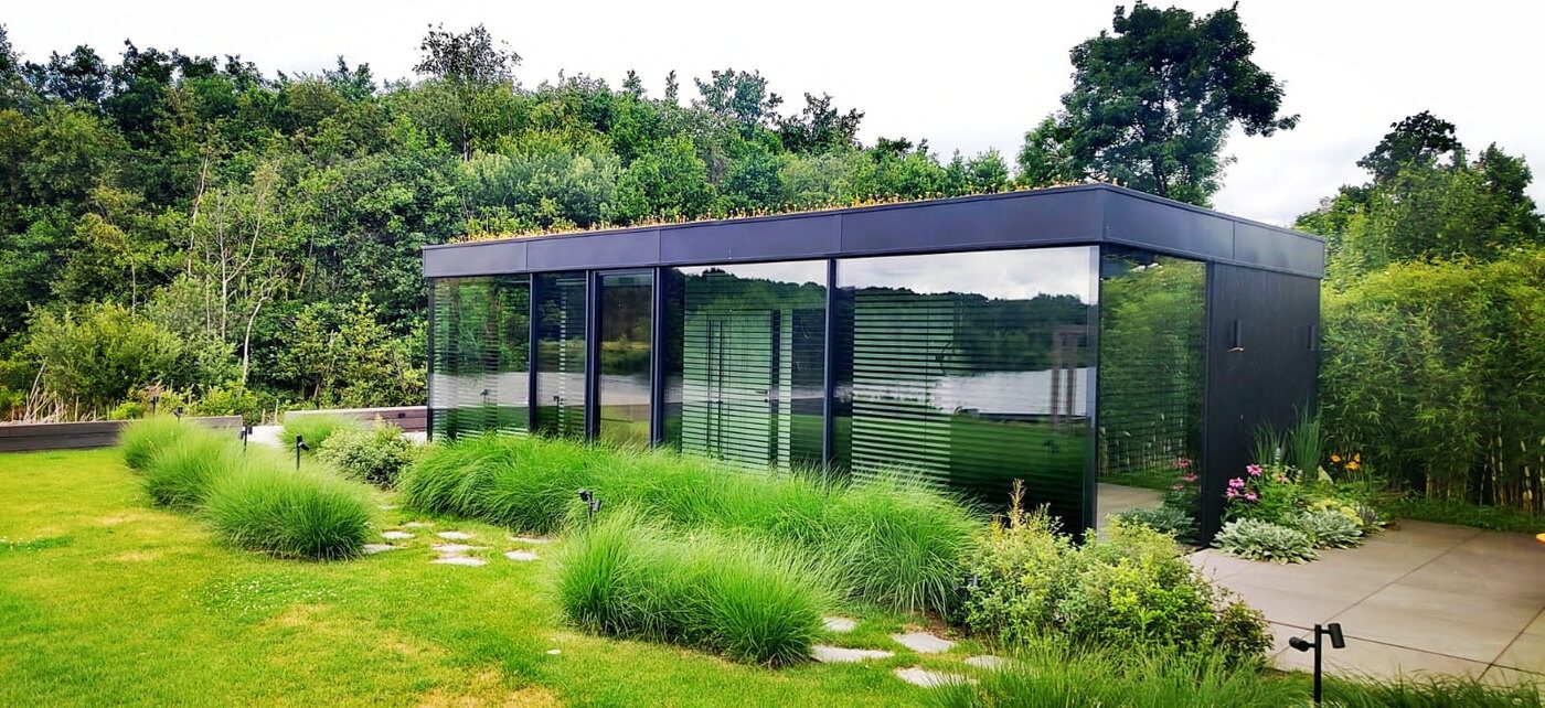 Glass pool house in a green garden at Kleine Poel, Amstelveen